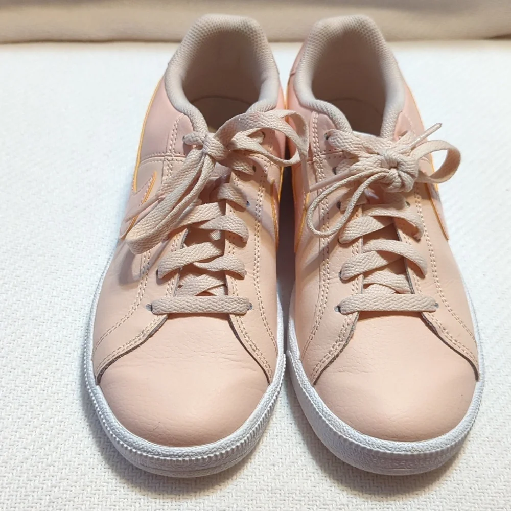 Nike womens Size 6.5 - Nike Court‎ Royale Washed Coral 749867-604